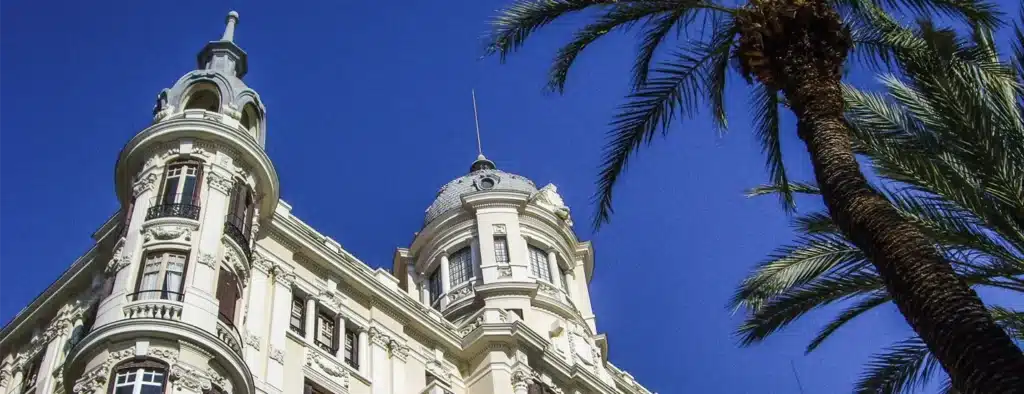 Edificio Carbonell de Alicante para explicar el Posicionamiento SEO en Alicante dentro de la sección de Servicios SEO